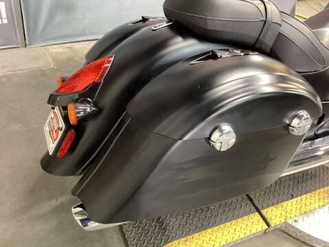 2018 Indian Springfield Dark Horse&#