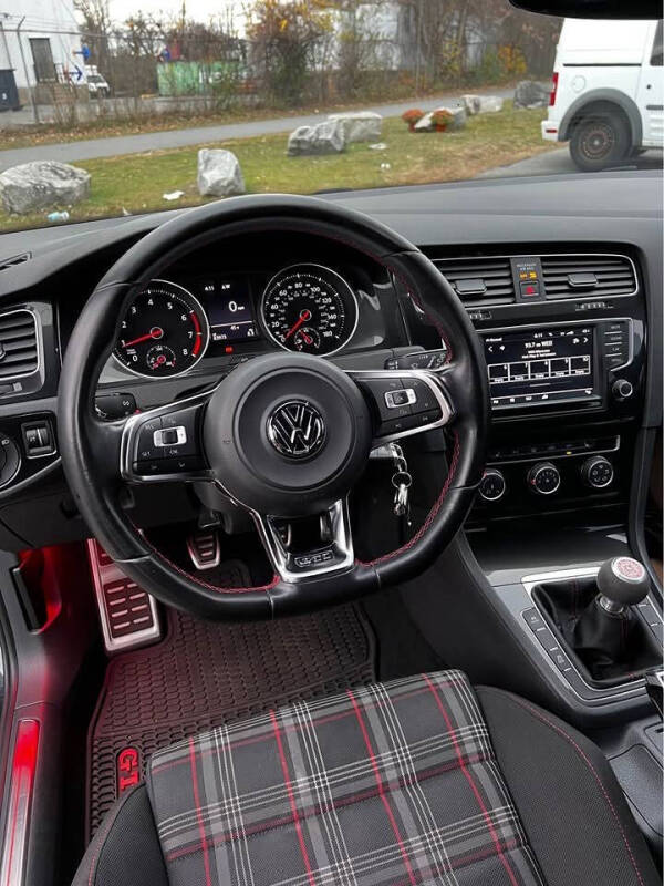 2016 Volkswagen Golf GTI S