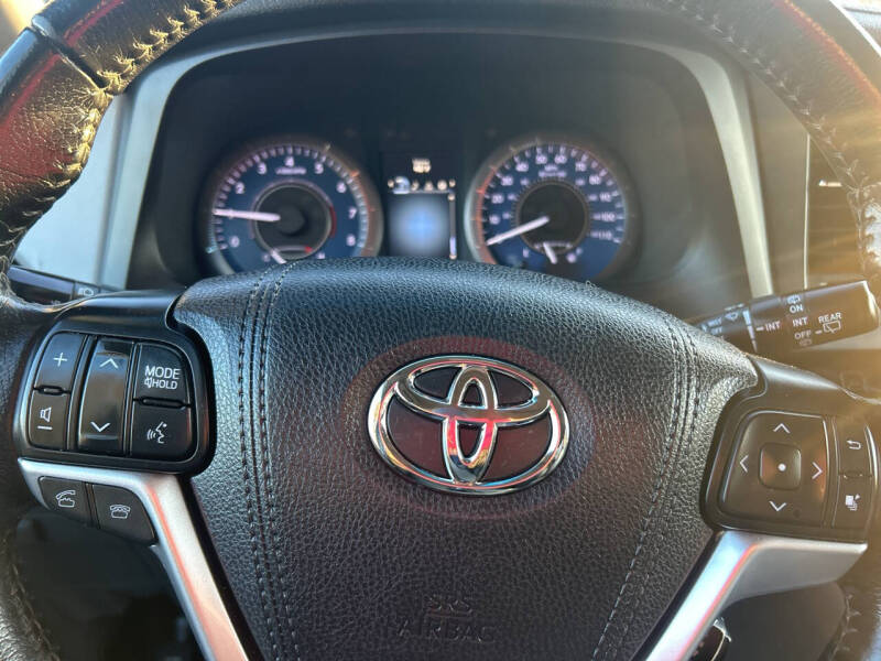 2016 Toyota Sienna XLE 7-Passenger Auto Access Seat