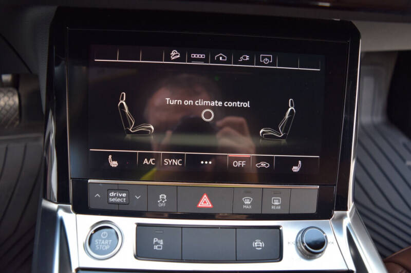 2022 Audi e-tron quattro Premium