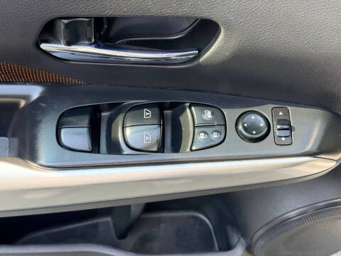2019 Nissan Kicks SR