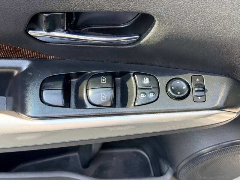 2019 Nissan Kicks SR