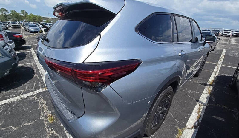 2023 Toyota Highlander LE