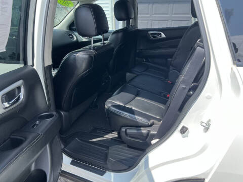2017 Nissan Pathfinder SL