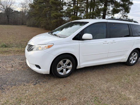 2013 Toyota Sienna LE 8-Passenger
