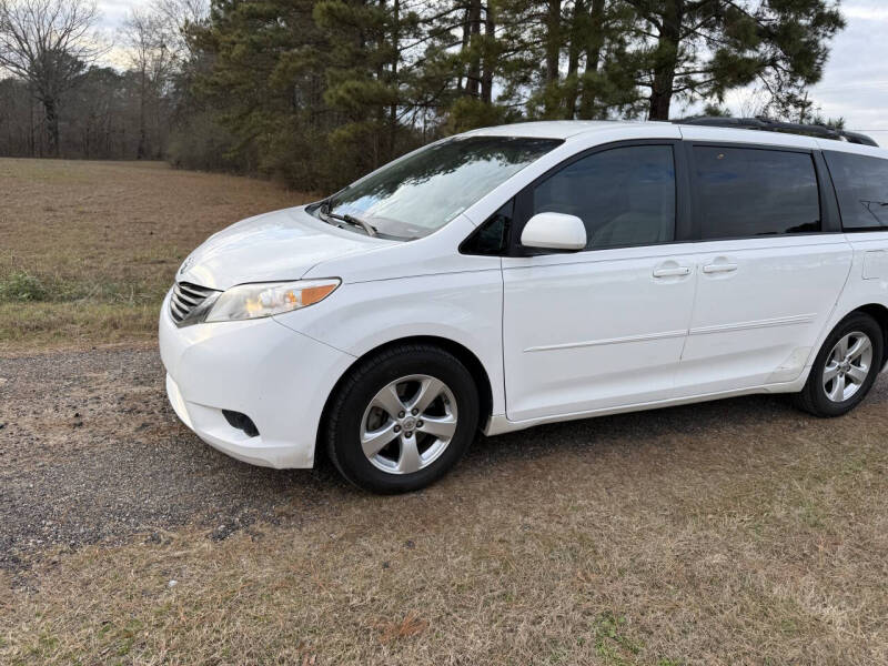 2013 Toyota Sienna LE 8-Passenger