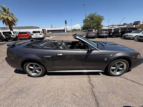 2004 Ford Mustang GT Deluxe