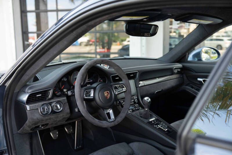 2017 Porsche 911 Carrera GTS