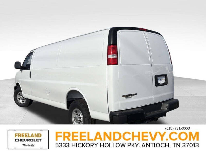 2025 Chevrolet Express 3500