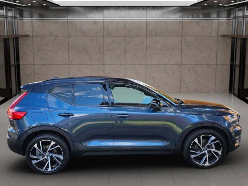 2022 Volvo XC40 T5 R-Design