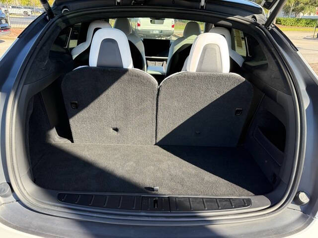 2022 Tesla Model X 16