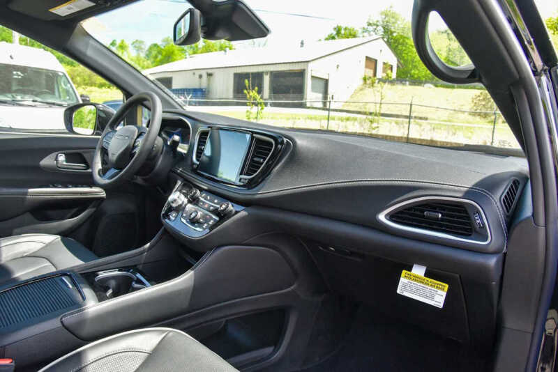 2027 Chrysler Pacifica Limited