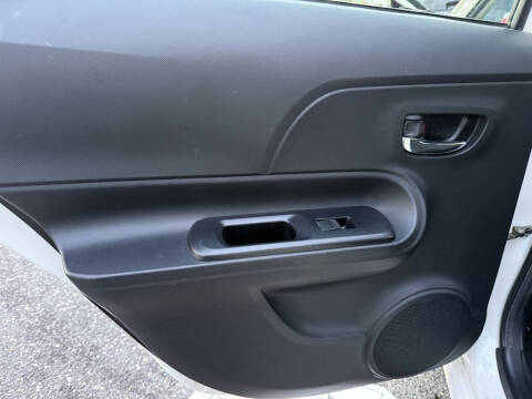 2016 Toyota Prius c Three