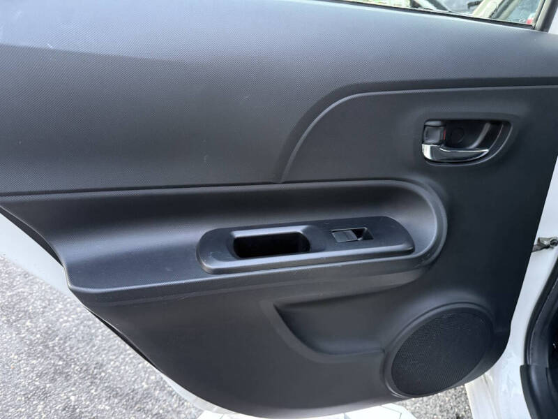 2016 Toyota Prius c Three