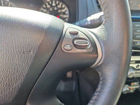 2016 Nissan Pathfinder SV