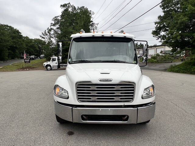 2017 Freightliner M2 106