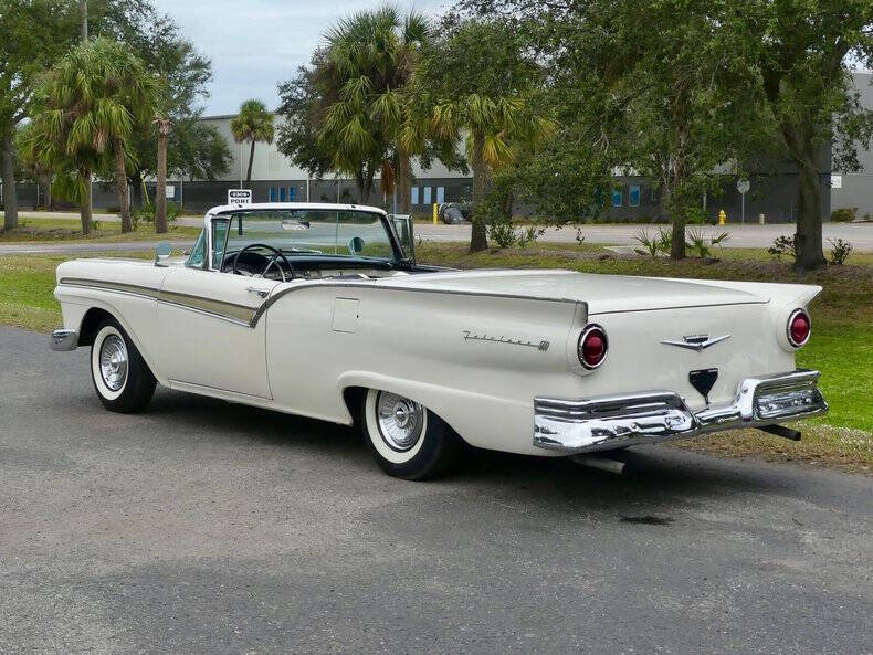 1957 Ford Fairlane