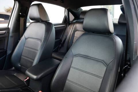 2017 Volkswagen Passat 1.8T R-Line