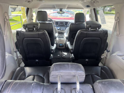 2017 Chrysler Pacifica Touring-L