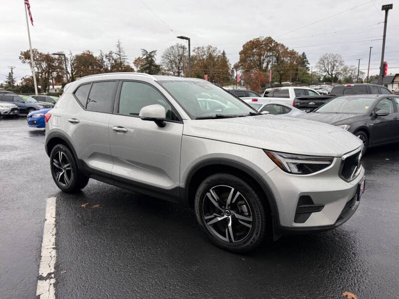 2023 Volvo XC40 B5 Core