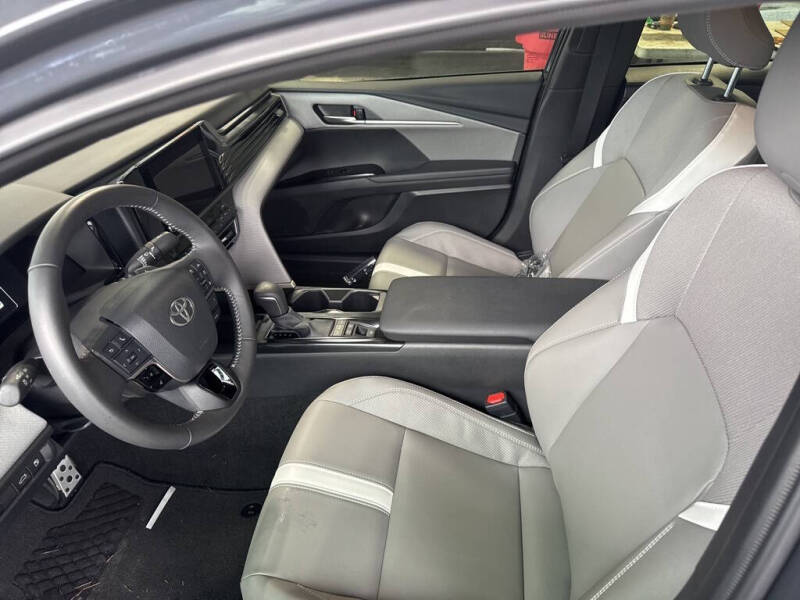 2025 Toyota Camry SE