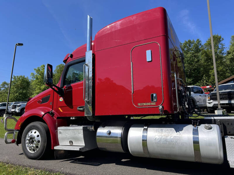 2015 Peterbilt 579 Sleeper Tractor