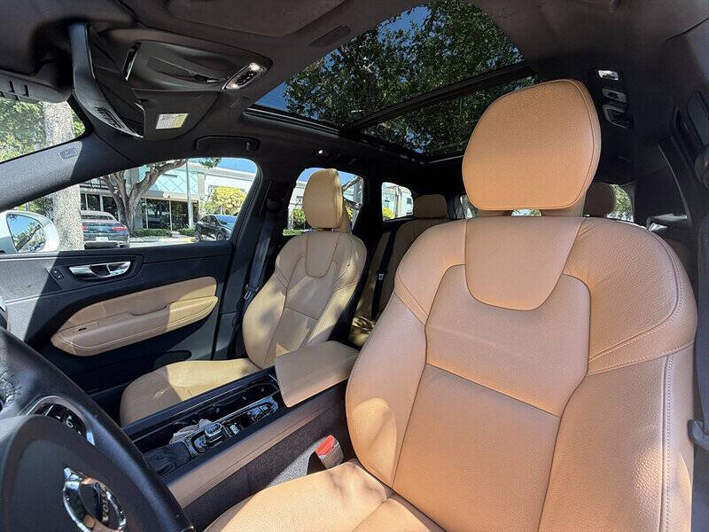 2020 Volvo XC60 43