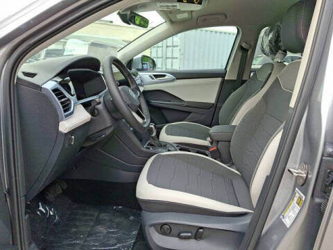 2025 Volkswagen Taos SE 4Motion