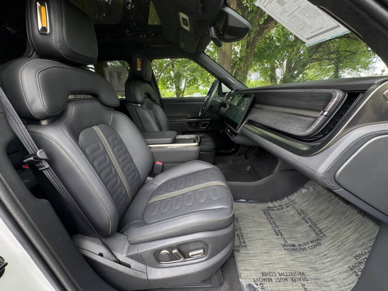 2023 Rivian R1S Adventure