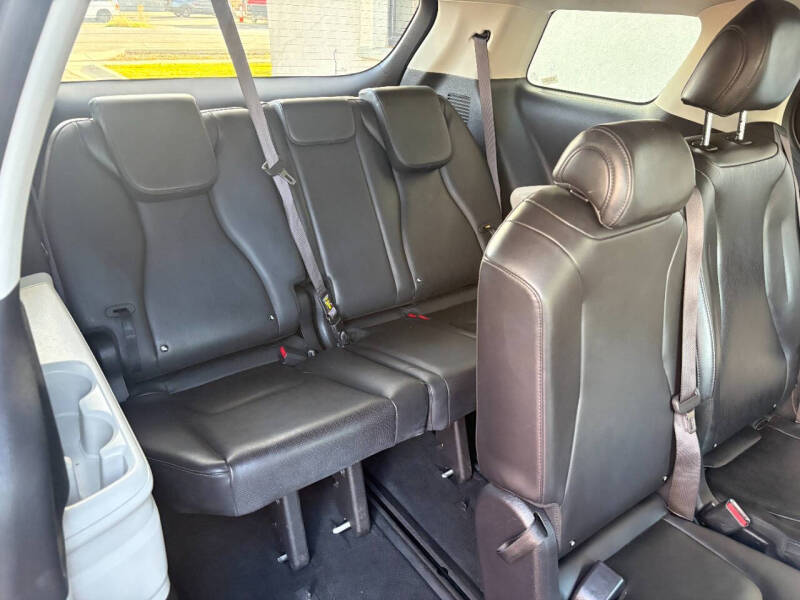 2022 Kia Carnival LX