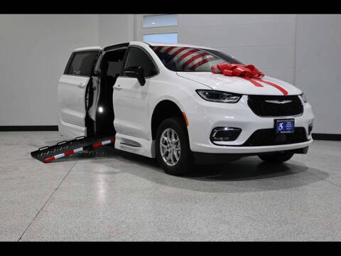 2024 Chrysler Pacifica Touring
