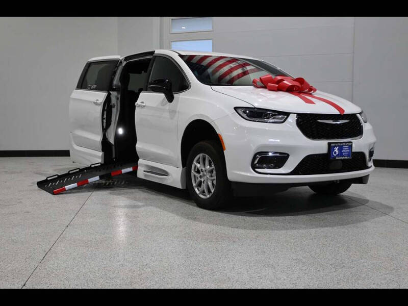 2024 Chrysler Pacifica Touring