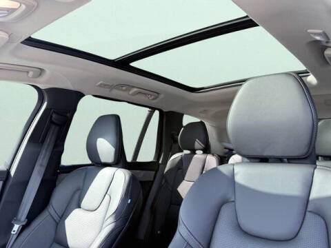 2025 Volvo XC90 T8 Ultra Bright Theme 6P