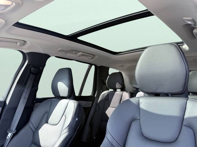 2025 Volvo XC90 T8 Ultra Bright Theme 6P