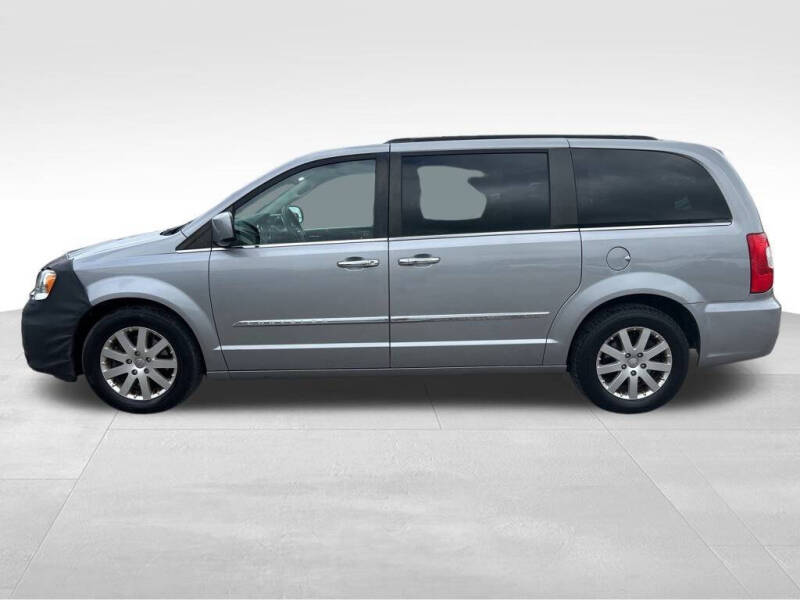 Used 2016 Chrysler Town & Country Touring with VIN 2C4RC1BG5GR238702 for sale in Maysville, KY