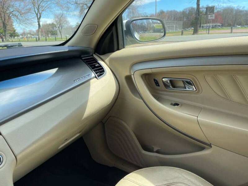 2014 Ford Taurus SEL