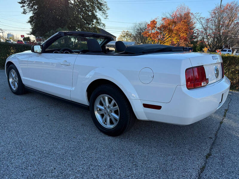 2006 Ford Mustang V6 Deluxe