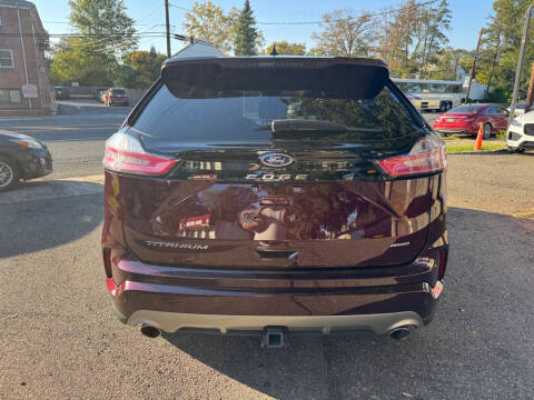 2022 Ford Edge Titanium