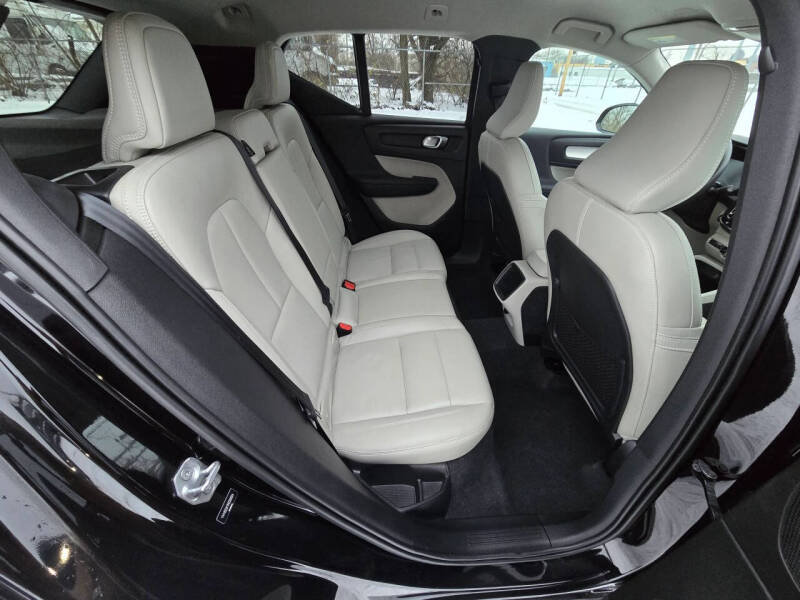 2021 Volvo XC40 T5 Momentum