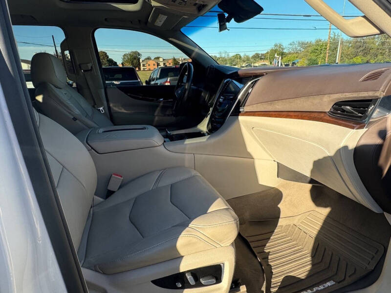 2017 Cadillac Escalade Luxury