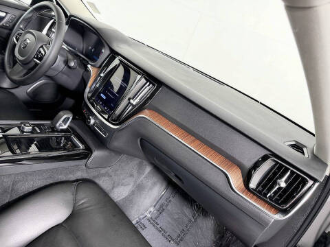2023 Volvo S60 Recharge T8 Plus Dark Theme