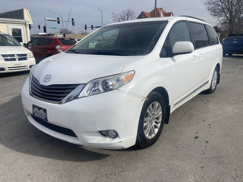 2014 Toyota Sienna for sale at Corridor Motors in Cedar Rapids IA