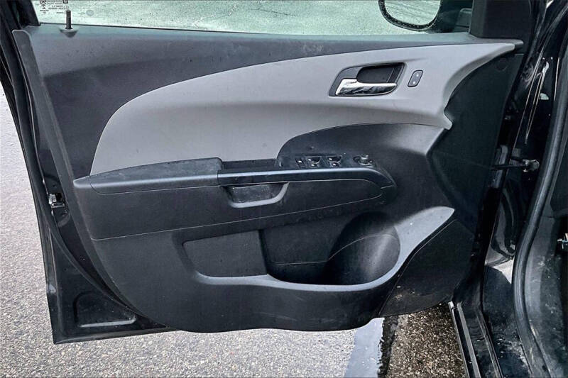 2016 Chevrolet Sonic LT Auto