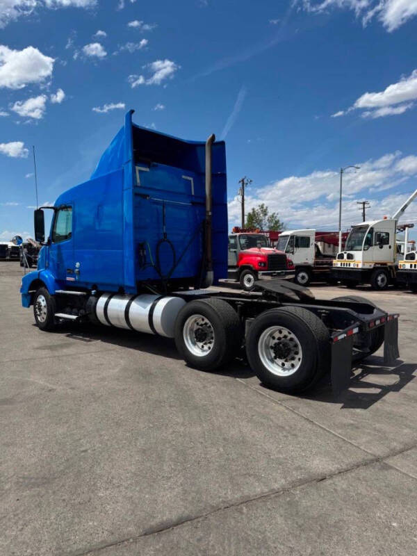 2012 Volvo VNL Tandem