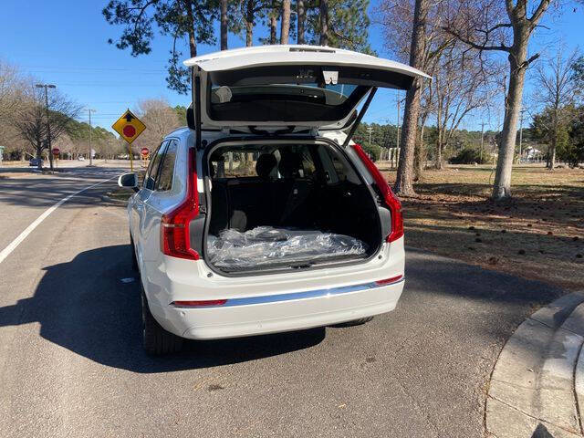 2025 Volvo XC90 T8 Core Bright Theme