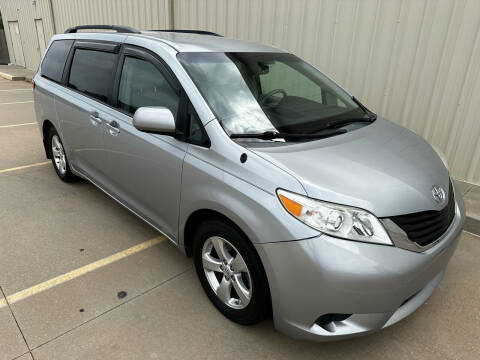 2014 Toyota Sienna for sale at Lauer Auto in Clearwater KS