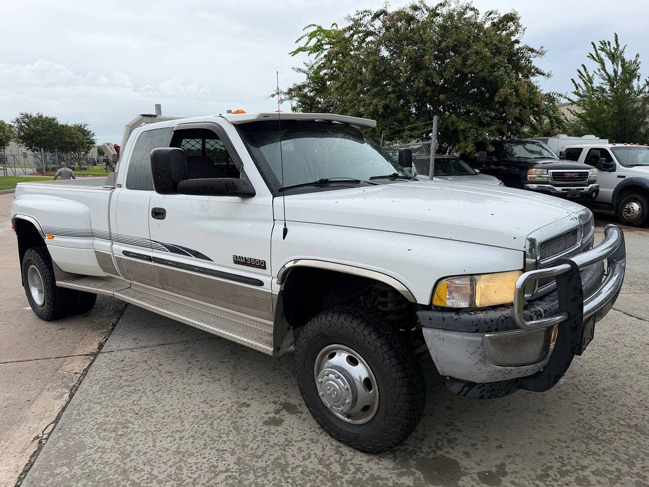 White 2001 Dodge RAM 3500 Pickup Truck Four-Wheel Drive 6-Speed Manual