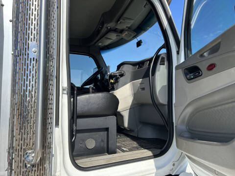 2019 Peterbilt 567 Road Tractor