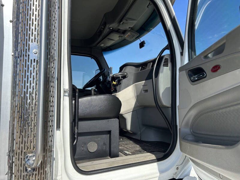 2019 Peterbilt 567 Road Tractor