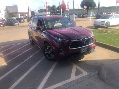2021 Toyota Highlander for sale at Joe Myers Toyota PreOwned in Houston TX